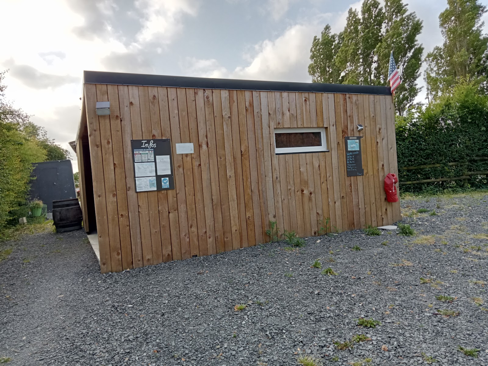 Aire Camping Car "Les Peupliers" photo