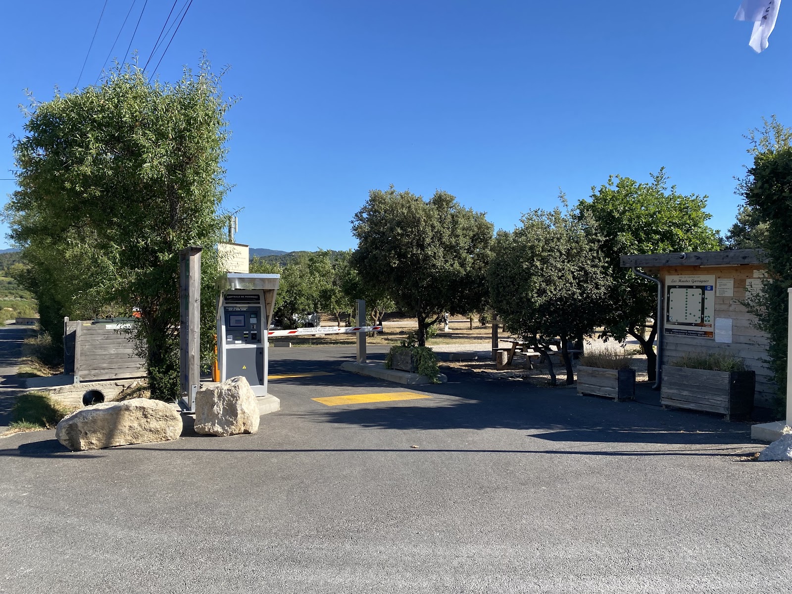 Aire de camping-car Les hautes garrigues photo